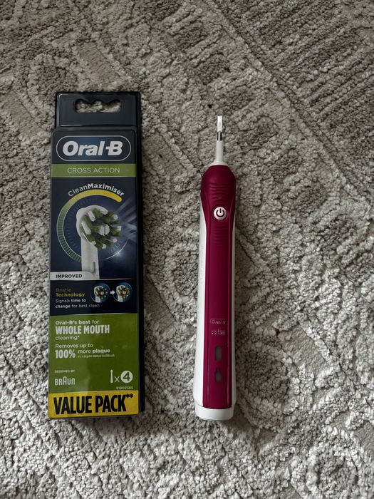 Periuta dinti electrica oral b