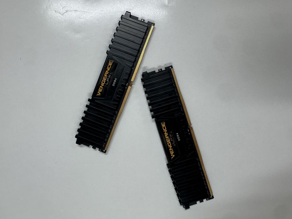 16 Gb RAM DDR4 Corsair