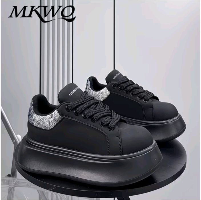 Кроссовка сатылады