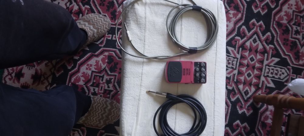 Електрическа китара Ibanez  Gio в комплект с кубе Behringer и ефект