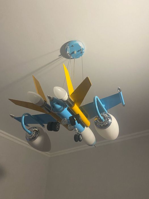 Продается люстра в детскую