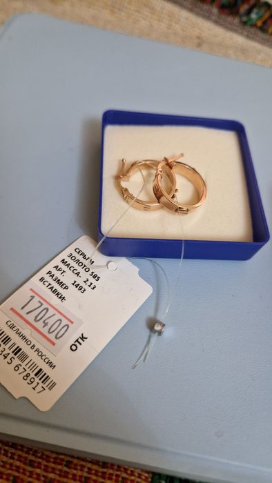 Продам новые золотые серьги