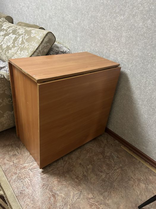Продается стол книжка бу