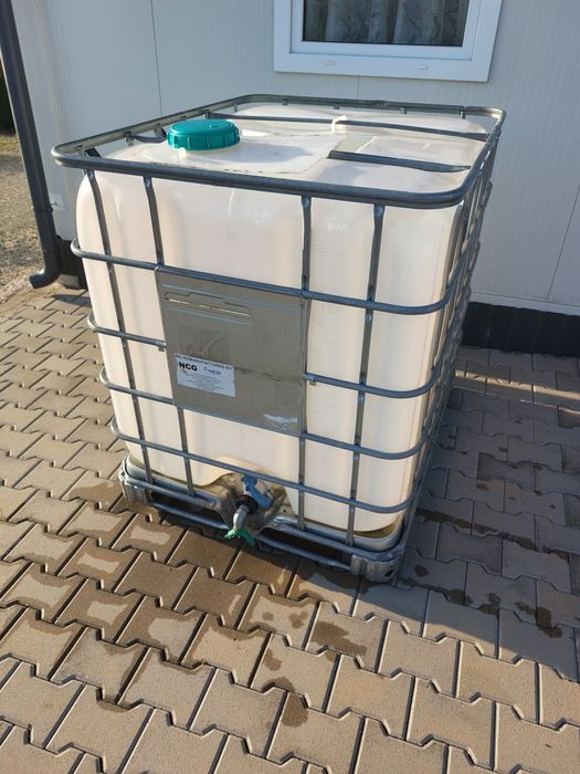 Butoi 1000l curat pe palet cadru metalic