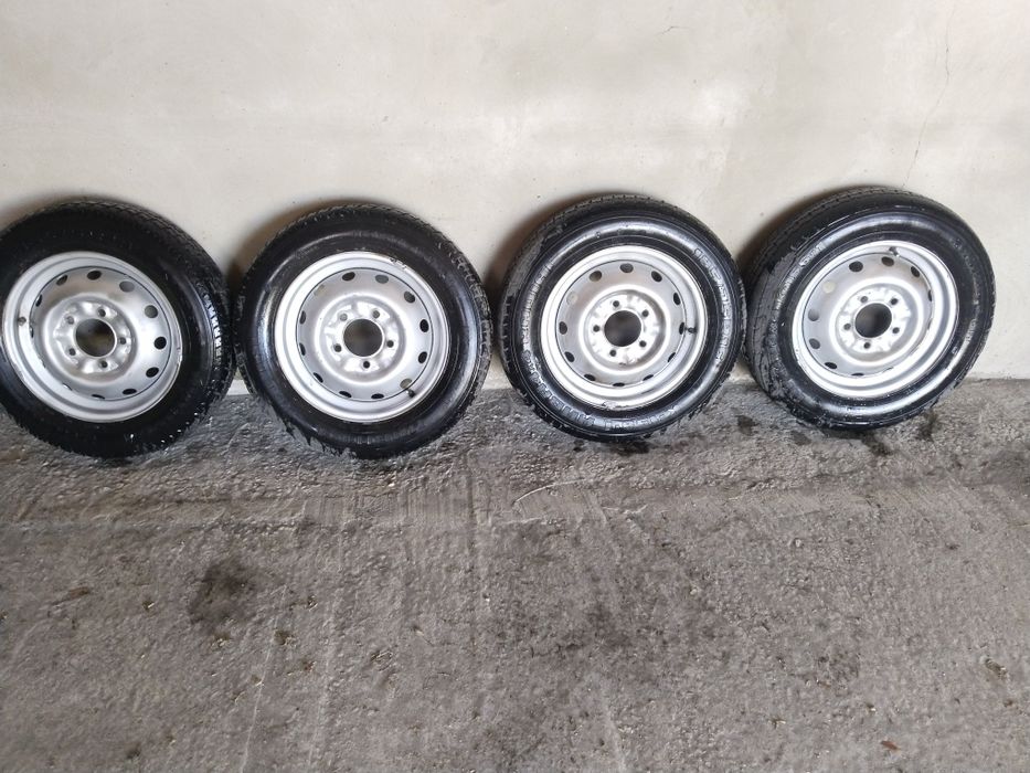 Продам шины с дискооми к4 штуки