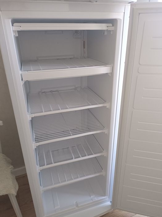 Продам морозильник 220литр