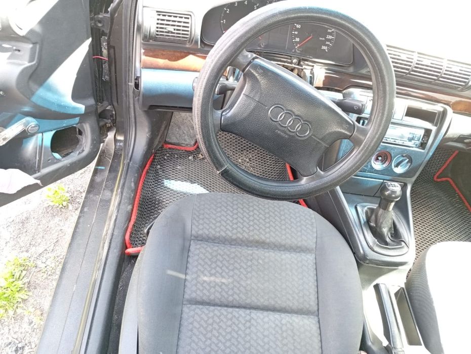 Audi A4, 1995 года