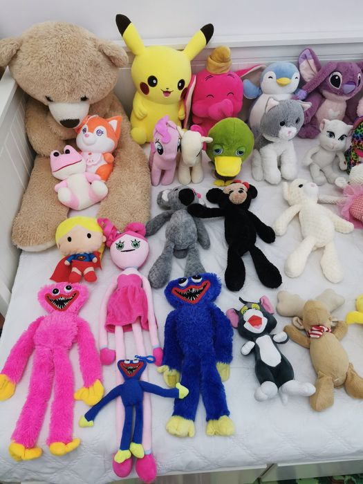 Jucarii de plus diverse personaje mari si mici