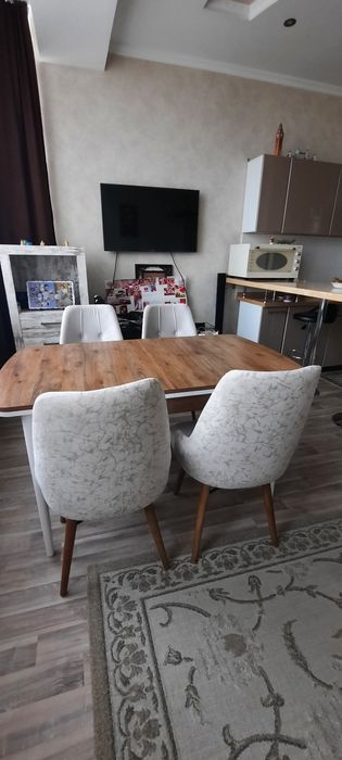 Продам столовую группу. Стол стулья