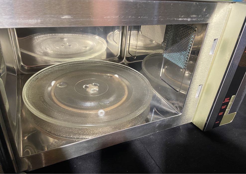 Инокс микровълнова фурна inox gorenje GMO-23 DGE