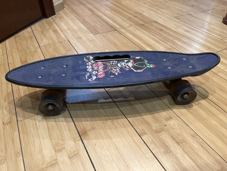 Продам в добрые руки скейт доску