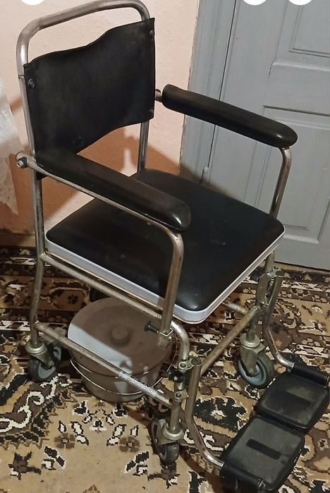 Vând Urgent Carucior pentru persoane cu  Dizabilități