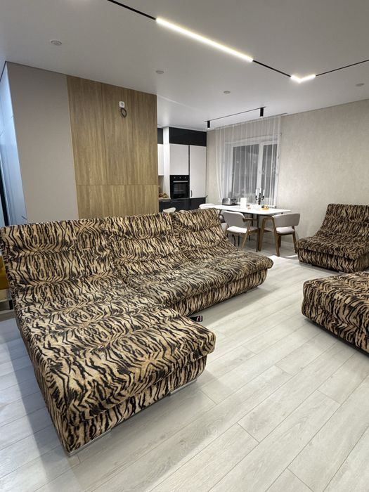 Продам диван с креслом и пуфиком