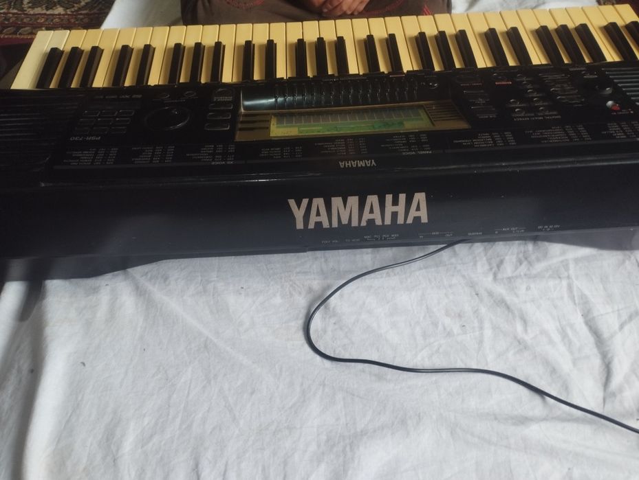 Yamaha psr 730 sotiladi