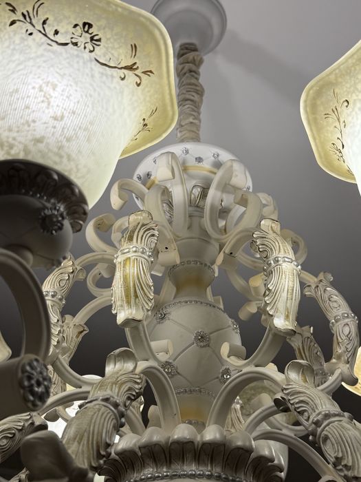 Продам красивую люстру