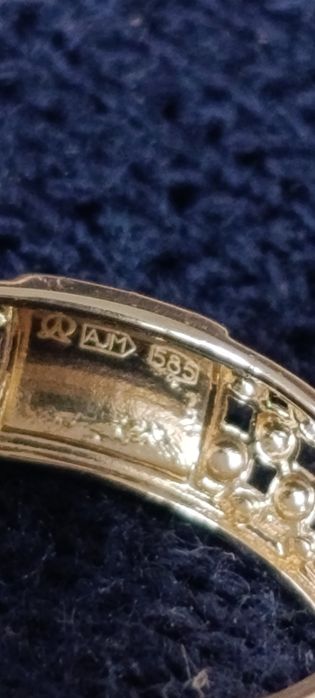 Золотое кольцо, проба 585, вес 1,81 гр, размер 18