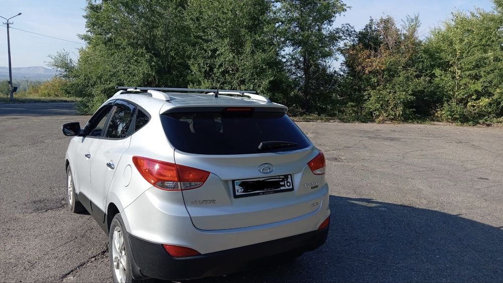 Hyundai Tucson машина
