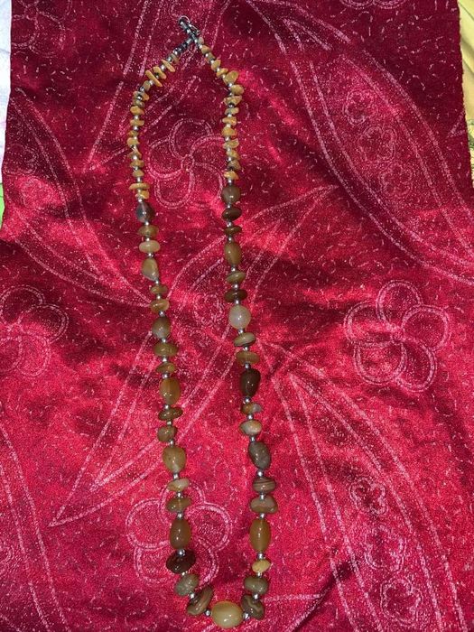 Натуральные длинные бусы.