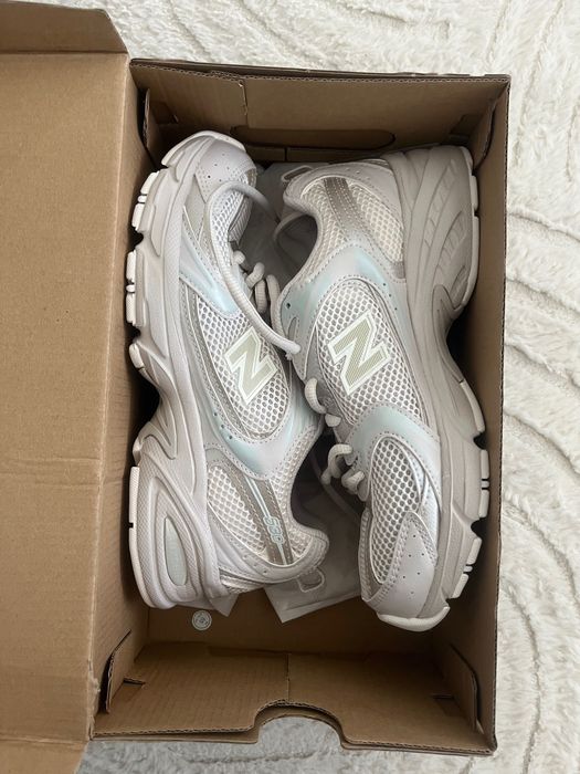 Дамски маратонки New Balance 530 Moonbeam (бежов)