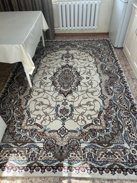 Ковер 2 на 3 . За 7000 тг