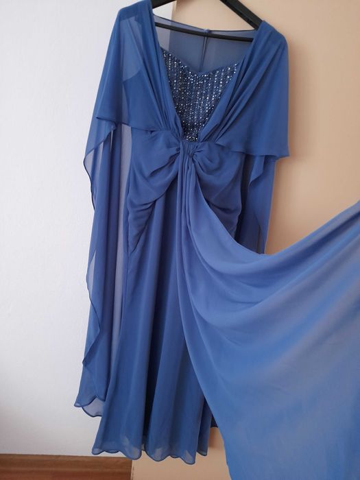 Продавам официална рокля