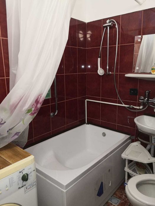 Dau in chirie garsonieră în casă, Satu Mare, zonă centrală,