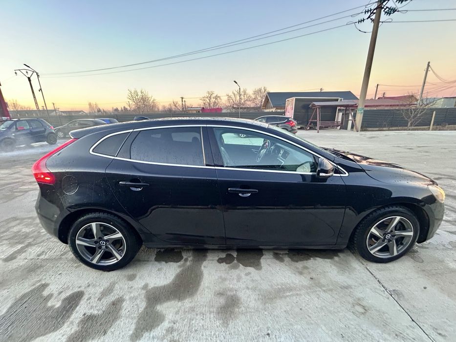 VOLVO V40, motor 2.0, 190cp, an 2015, interior piele, inmatriculata
