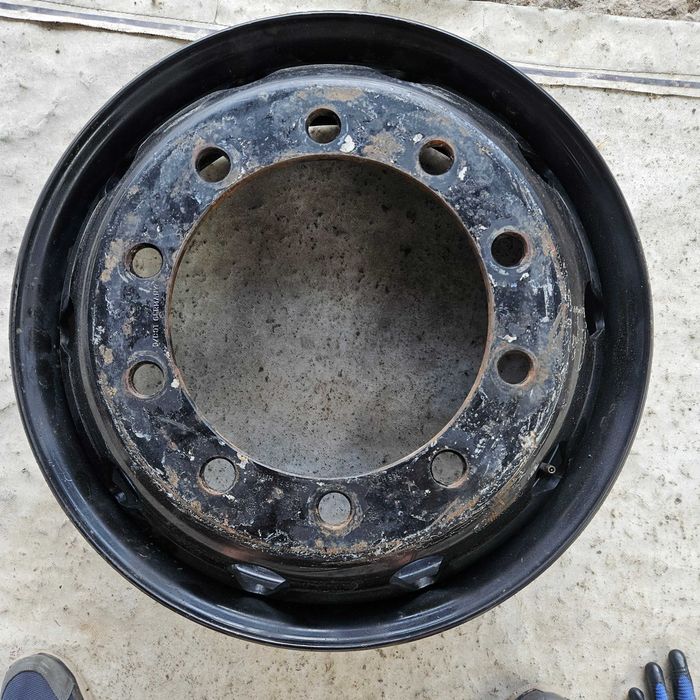 1 тежкотоварна джанта 22.5x6.75 с 10 конусни отвора made in Germany