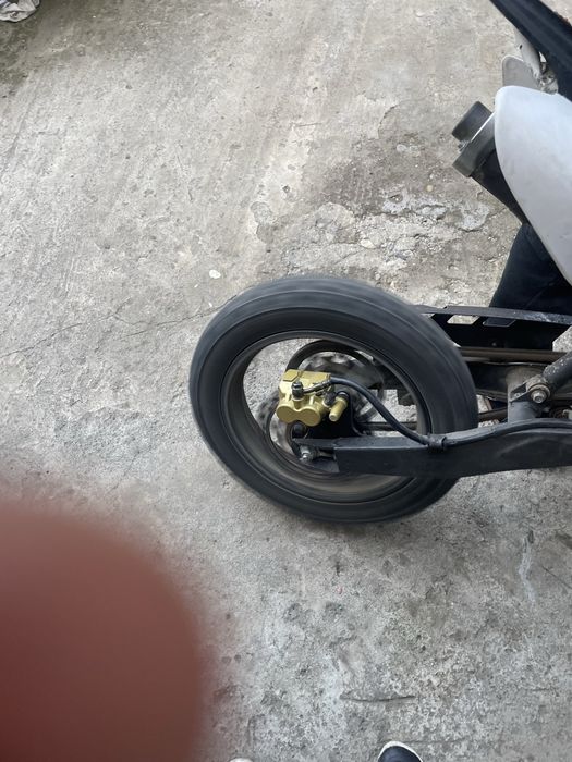 Cross 125 cc kxd pro germany necesita doar o baterie