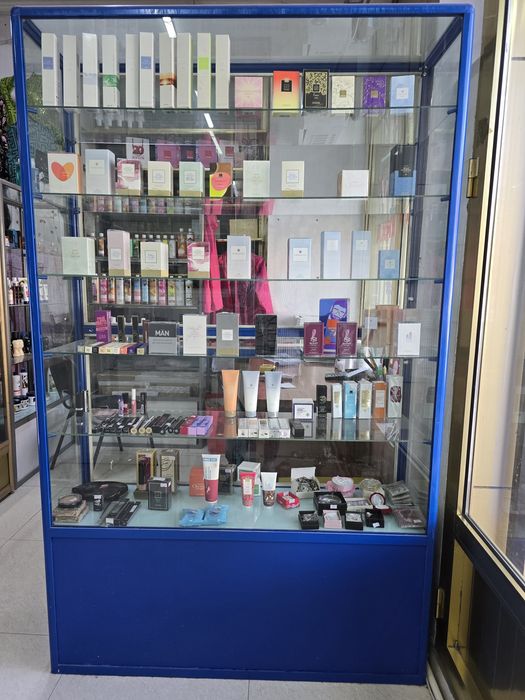 Продам витрину срочно