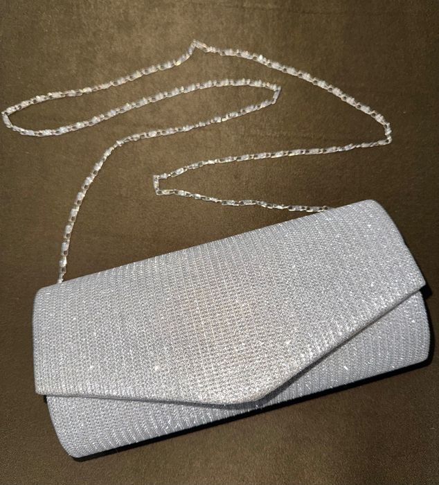 Елегантна вечерна чанта / клъч със сребрист блясък
