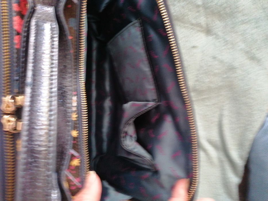 Дамска модерна чанта Axel.