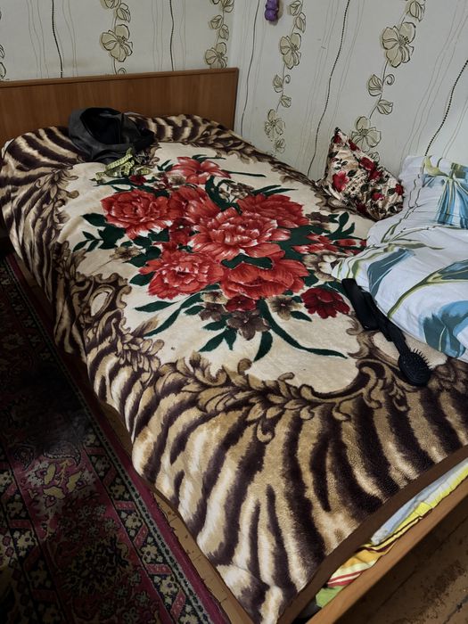 Продам кровать с матрасом