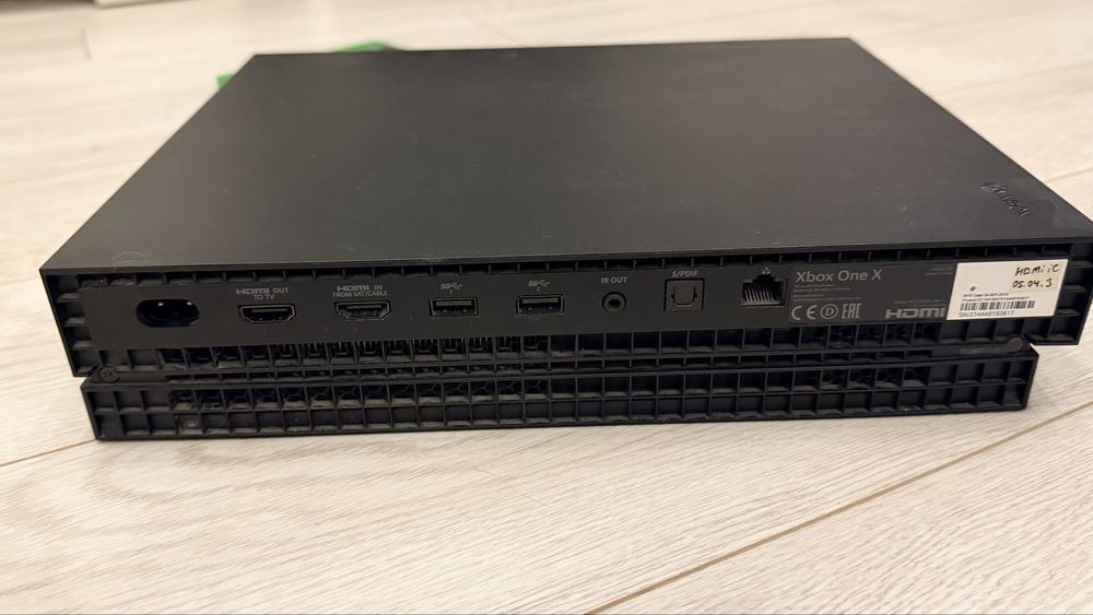 Продам Xbox one X 1 tb