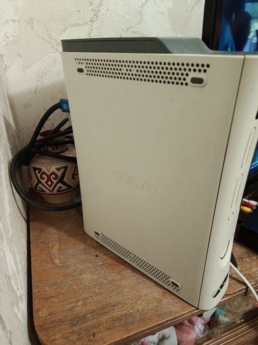 Продам XBOX 360 +диски