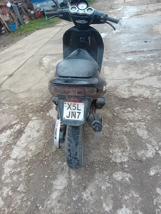 Vând malaguti f15 motor 49cc