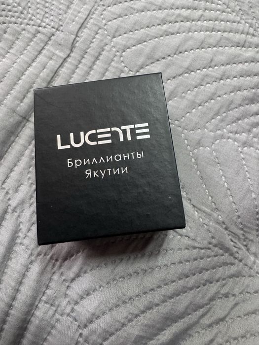 Золотое кольцо с бриллиантом