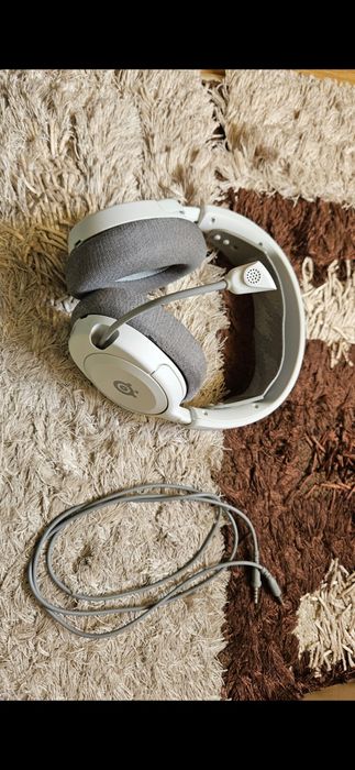 Casti gaming Steelseries Arctic Nova 1