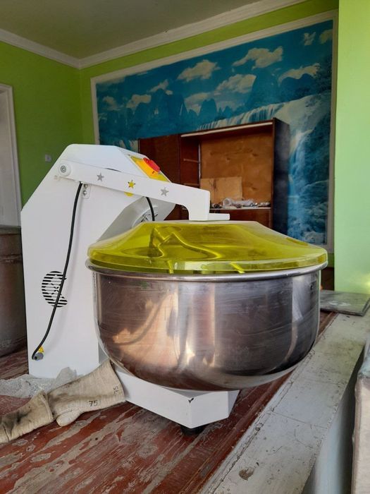 Кондитерский жихозлар, бухонка учун газли печ  ва бошкалар.