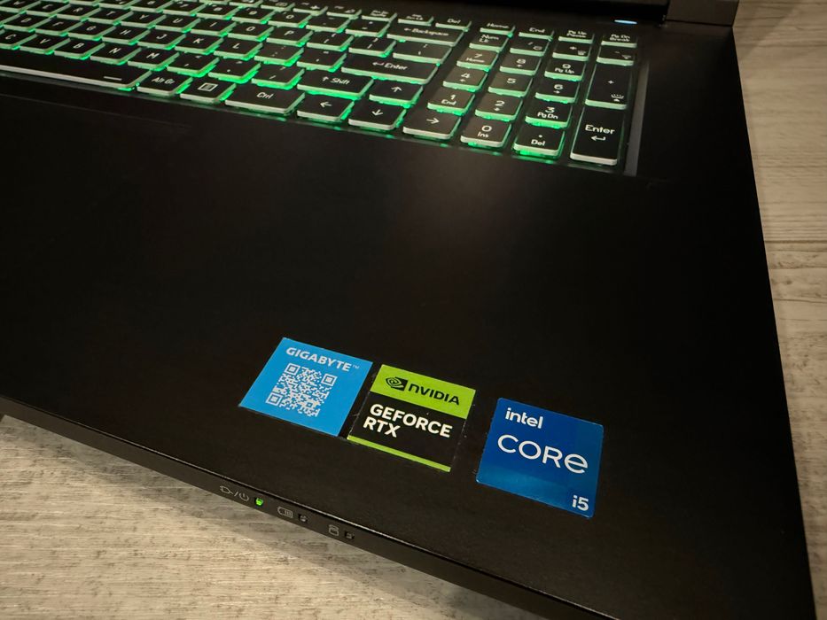 17.3 144hz/ RTX 4050 6gb /i5 12500H /16gb / 512ssd / RGB / Gigabyte