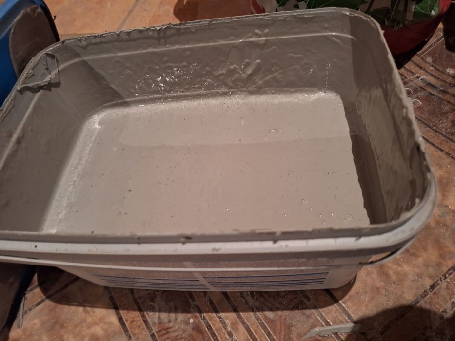 Vând recipient cu CL51 pentru  hidroizolație.