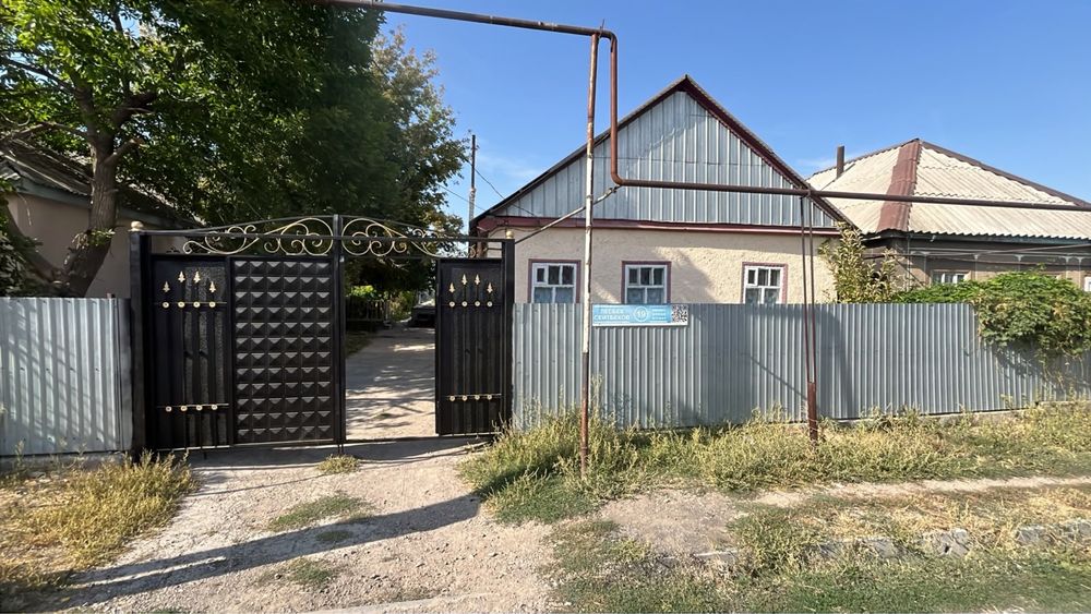 Уй сатылады .Тыныш район.Базардын жакын