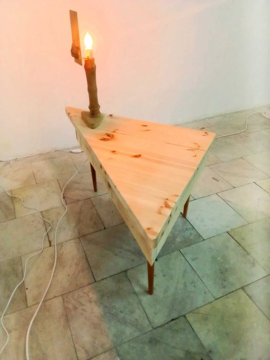 Триъгълна маса от бор