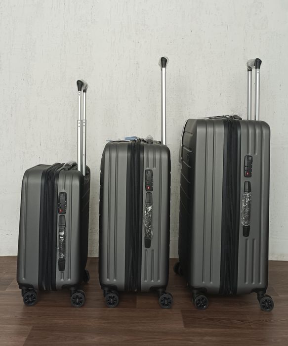 Продам новые чемоданы