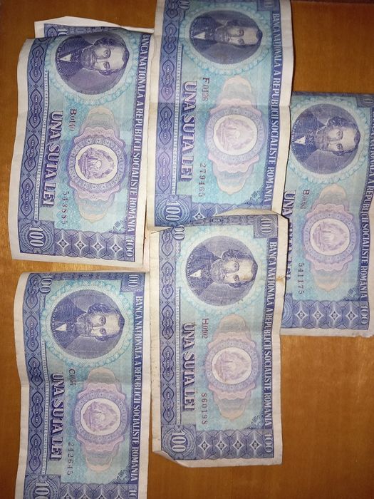 Vand  5 bancnote de colecție (una suta lei)