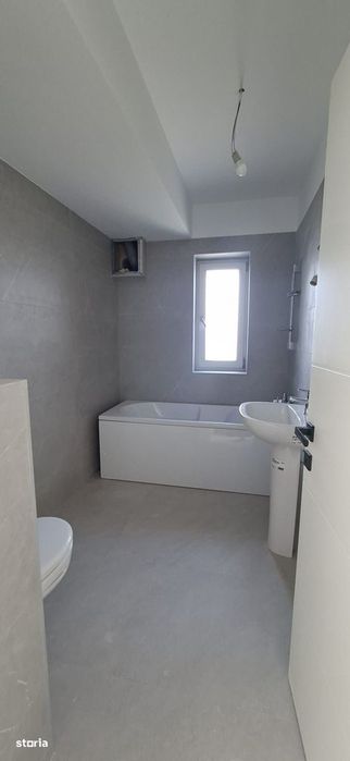 Apartament doua camere, intabulat, langa statia de autobuz, Visoianu