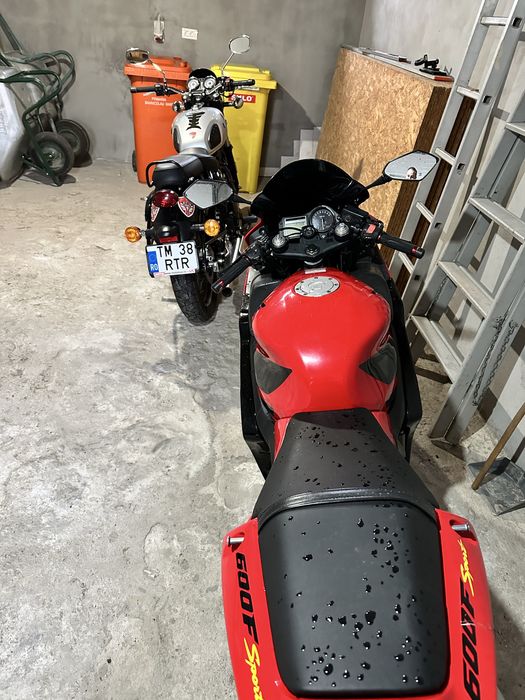 Vand motocicleta Honda CBR F4i model 2000