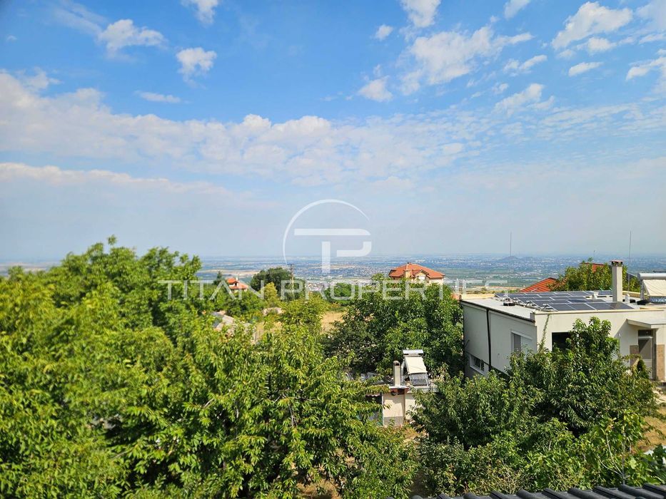 Двуетажна къща в Марково