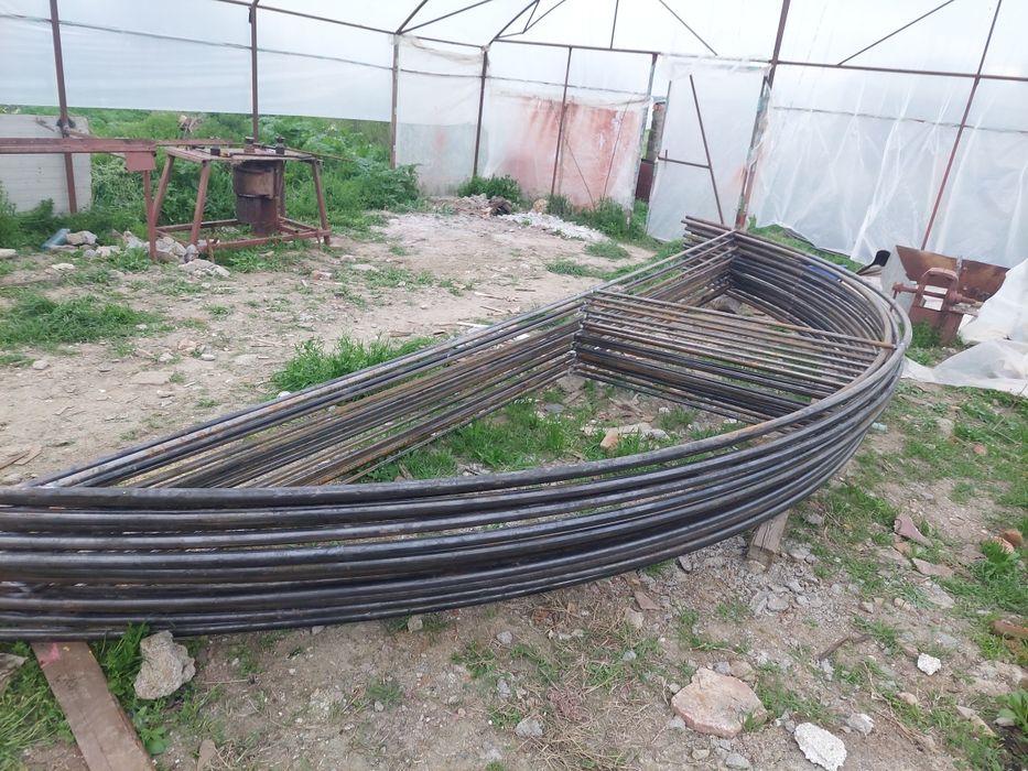 Executam la comanda arce simple sau solarii complete ..