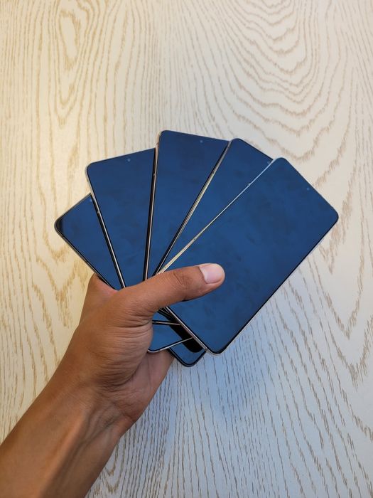 Samsung Galaxy S21 5G. Hotira 8/256 GB. Imeka afitsalniy o'tkan 100%